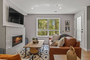 Télévision, cheminée