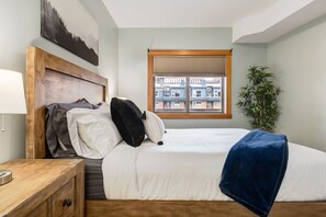 3 slaapkamers, een strijkplank/strijkijzer, gratis wifi, beddengoed