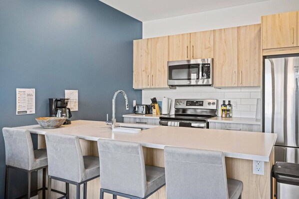 Enjoy your meals at the breakfast bar!