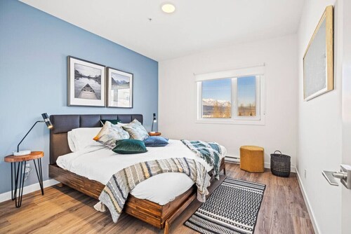 2BR Condo w/ Views 10min to Kicking Horse + Parks