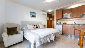 1 quarto, Wi-Fi de cortesia, roupa de cama