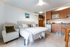 1 chambre, fer et planche à repasser, Wi-Fi gratuit, draps fournis