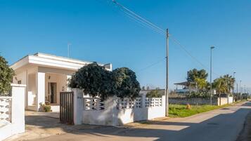 House, 2 Bedrooms, Smoking, Balcony | Exterior