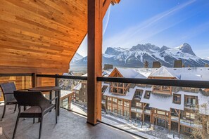 Property grounds - Mountain View, a 3BR Penthouse with Private Balconies (Canmore)
