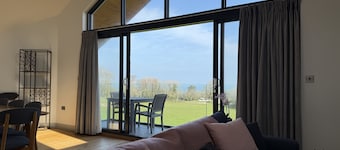 Fishers View - a lodge that sleeps 10 guests in 5 bedrooms