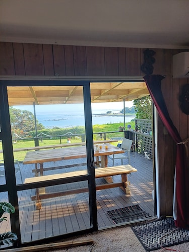 Seaview Paradise with charter fishing, diving, sandy beach and relaxing