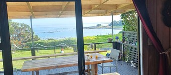 Seaview Paradise with charter fishing, diving, sandy beach and relaxing