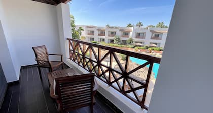 Elisir Spa Pool View