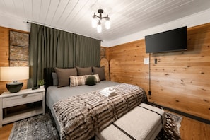 4 bedrooms, desk, free WiFi, bed sheets