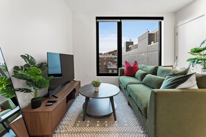 Smart TV - Luxury Studio Next to Broadway 3933 (Boston)