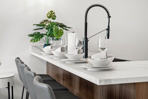 Dining - Luxury 1BR Close to Encore 3336 (Everett)