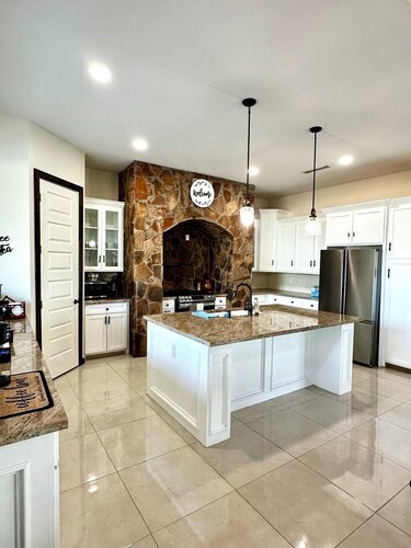 Lone Star Luxury Ranch - 4-Bed, 3-Bath, Swimming Pool, Grill, Washer/Dryer, WiFi