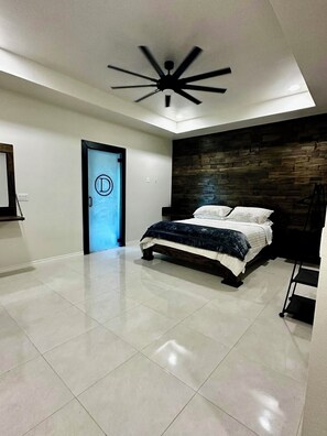 4 bedrooms, desk, free WiFi, bed sheets