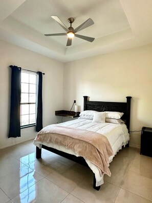 4 Schlafzimmer, Schreibtisch, kostenloses WLAN, Bettwäsche