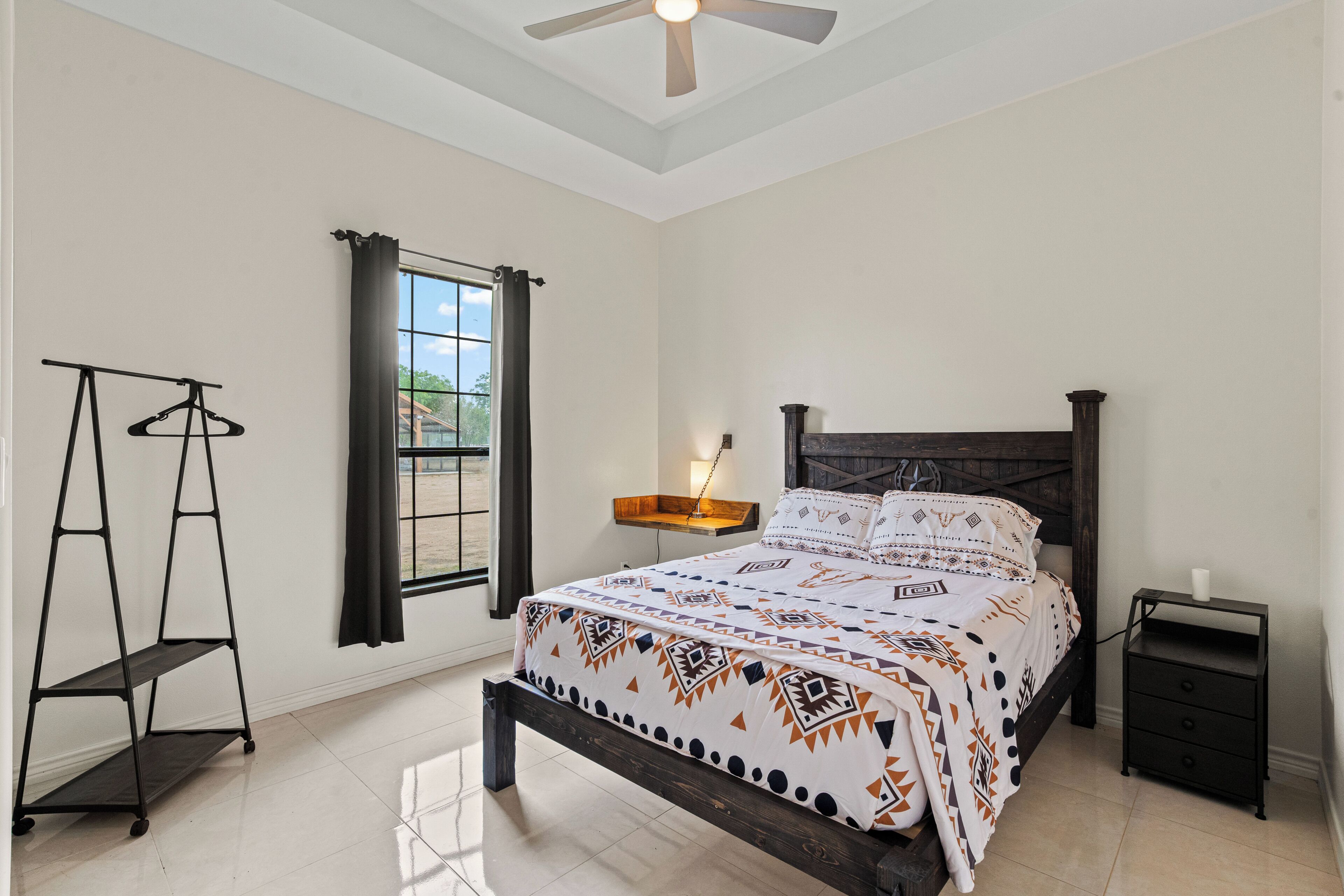 4 bedrooms, desk, free WiFi, bed sheets