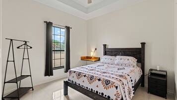 4 bedrooms, desk, free WiFi, bed sheets