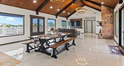 Lone Star Luxury Ranch - 4-Bed, 3-Bath, Swimming Pool, Grill, Washer/Dryer, WiFi