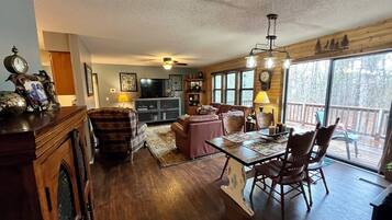 TV connectée, lecteur de DVD, livres, vidéothÚque