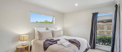 3 chambres, fer et planche à repasser, Wi-Fi, draps fournis