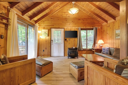 Cozy Lake Cabin 3 with Boatdock