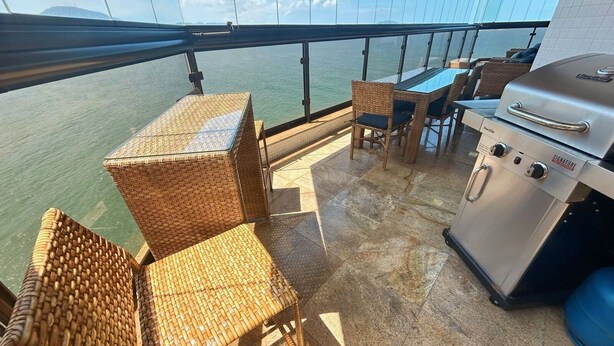 Apartment | Outdoor dining - Apê Praia das Astúrias Vista Mar (Guarujá)