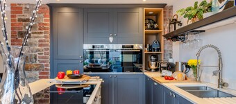 Thorncliffe Mews - Three Bedroom House, Sleeps 6