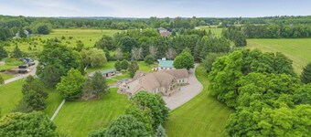 Romantic & Luxurious 2-bedroom Guest House