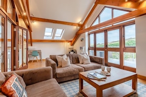 TV, fireplace - 3 Bed in Croyde (oc-t30753) (Croyde)