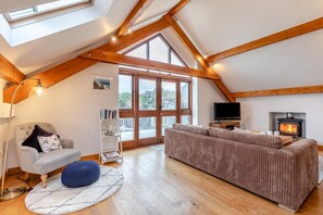 TV, fireplace - 3 Bed in Croyde (oc-t30753) (Croyde)