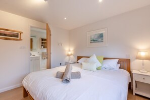 3 makuuhuonetta, silitysrauta/-lauta, ilmainen Wi-Fi, vuodevaatteet