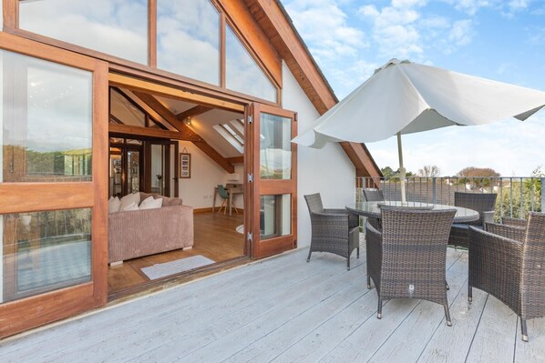 Outdoor dining - 3 Bed in Croyde (oc-t30753) (Croyde)