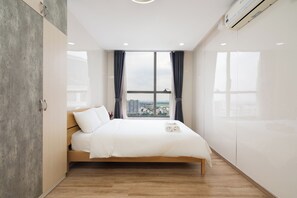 Lyxlägenhet - balkong - utsikt mot staden | 3 sovrum, skrivbord och gratis wi-fi