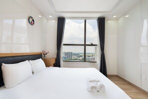 Luxury Apartment, Balcony, City View
