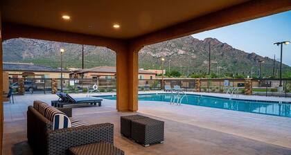 Landing | Incredible 2BD, Pool