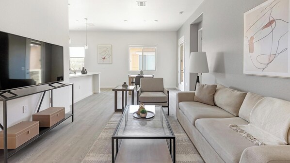 Smart TV - Landing | Incredible 2BD, Pool (Oro Valley)