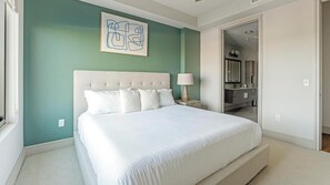 2 bedrooms, desk, iron/ironing board, WiFi - Landing | Beautiful 2BD, Tennis Court, Pool (Houston)