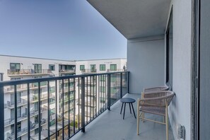 Property grounds - Landing | Chic 2BD, Gym, Tennis Court (Houston)
