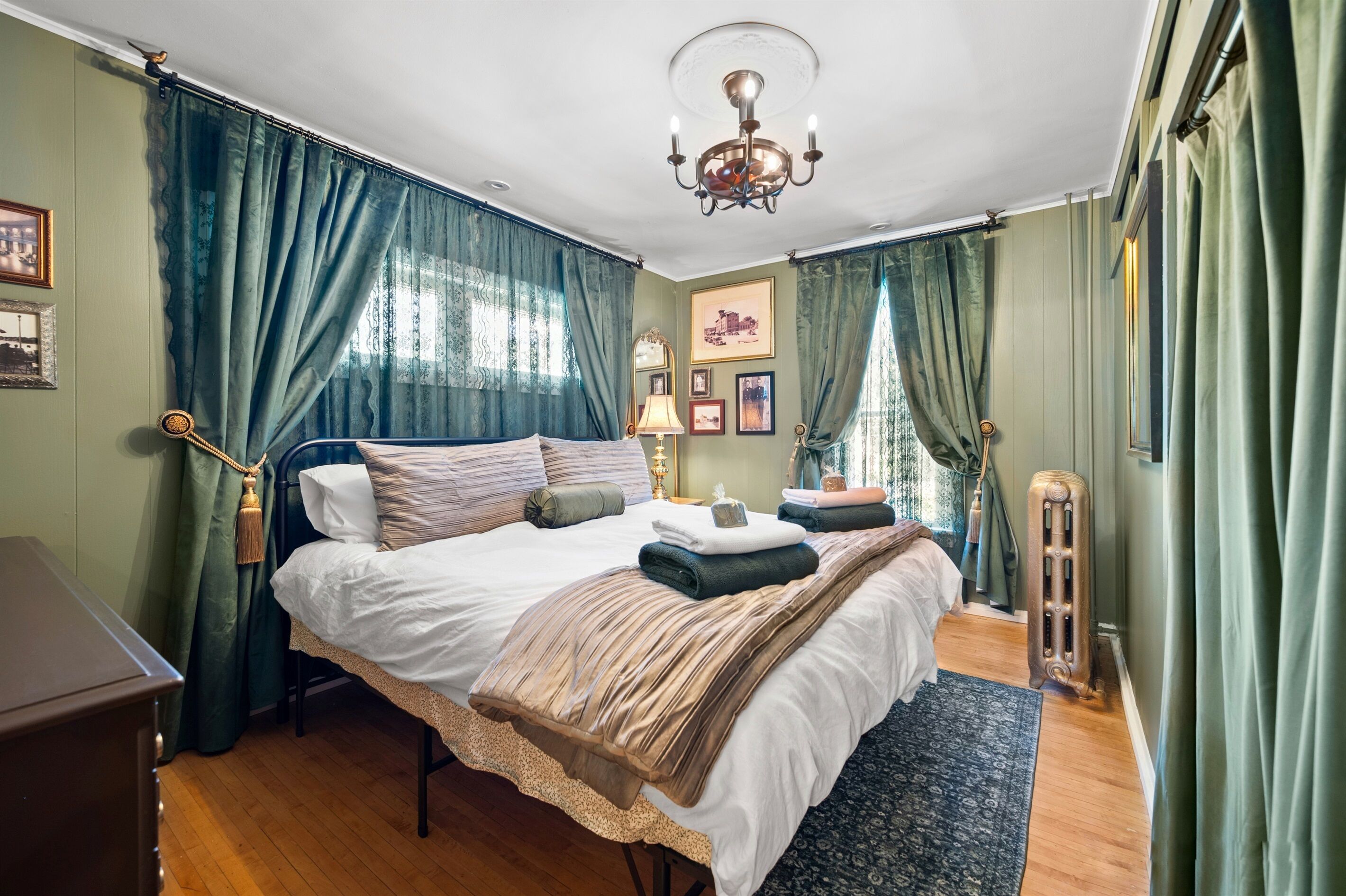 5 bedrooms, iron/ironing board, free WiFi, bed sheets