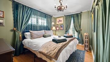 5 bedrooms, iron/ironing board, free WiFi, bed sheets