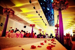 Ballroom - YunLong HOTEL (Ongniud Banner)