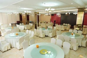 Ballroom - YunLong HOTEL (Ongniud Banner)