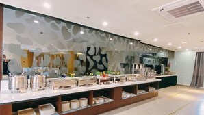 A buffet setup with various food containers and a decorative wall. - Jinzhou Star Hotel (Jinzhou Luoyang Road) (Jinzhou)
