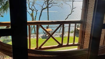 Suíte superior, vista para o mar | Varanda coberta