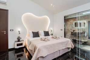 3 bedrooms, in-room safe, iron/ironing board, free WiFi