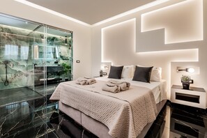3 bedrooms, in-room safe, iron/ironing board, free WiFi - Hollywood 3 Bedroom Villa with private pool (Ampelokipoi)