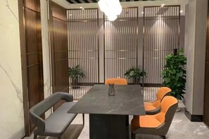 تن اول الطعام