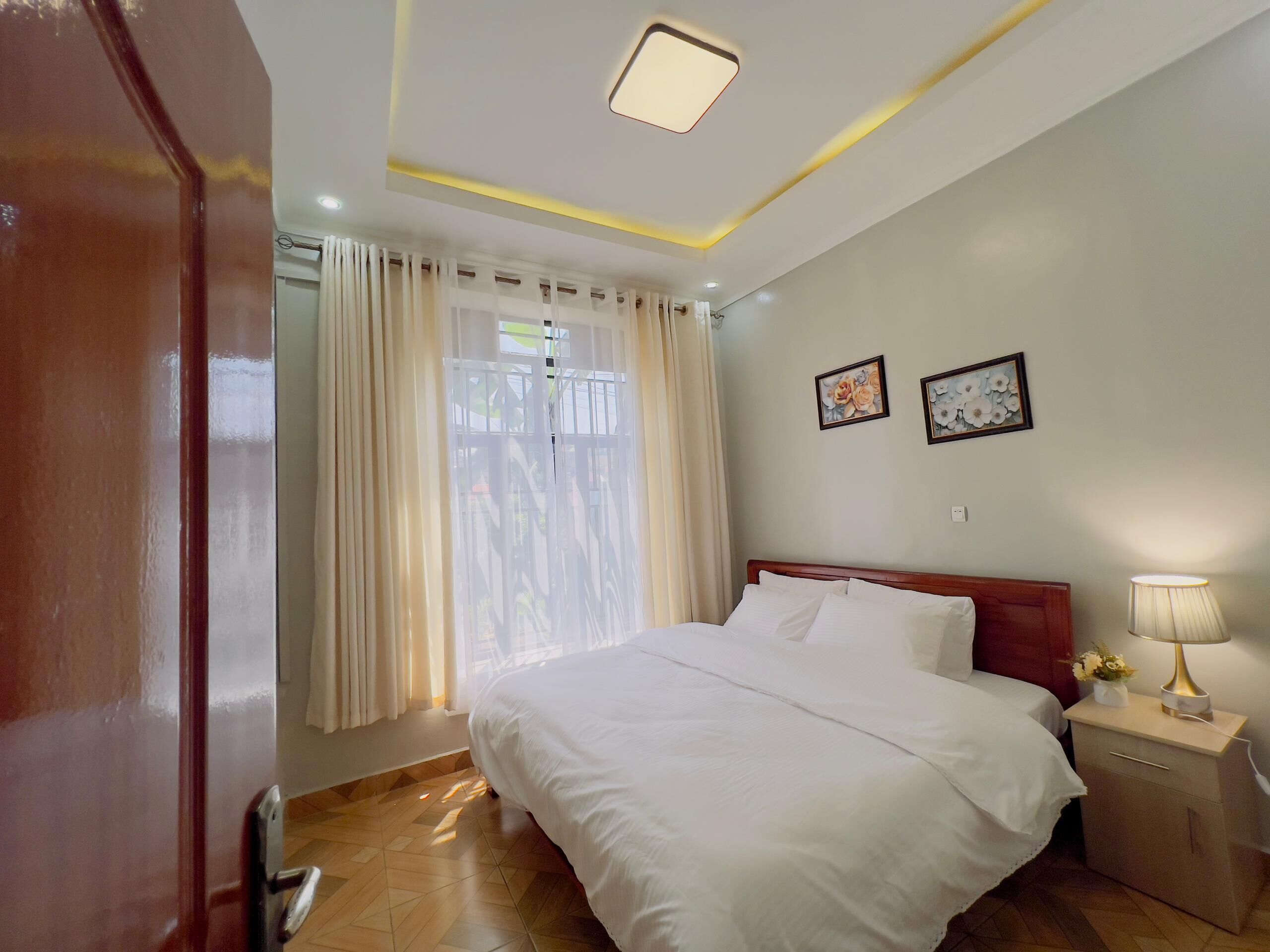 4 camere, una scrivania, ferro/asse da stiro, Wi-Fi