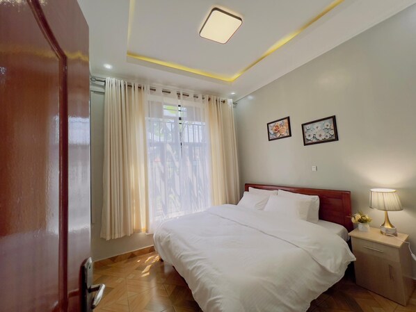 4 bedrooms, desk, iron/ironing board, WiFi