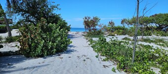 Little Gasparilla Island a 2-bedroom cottage wth WiFi and AC on a private island