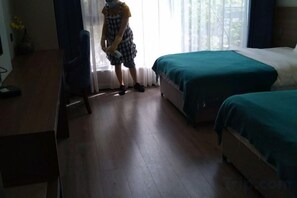 Unclassified image, 4 of 75, button - Yinan Inn (Dujiangyan)